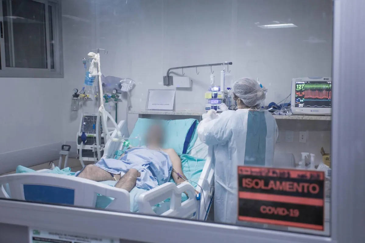 Imagem ilustrativa da imagem Comissão dá parecer inicial contra inclusão de técnica de 'pulmão artificial' e remédio contra a Covid no SUS