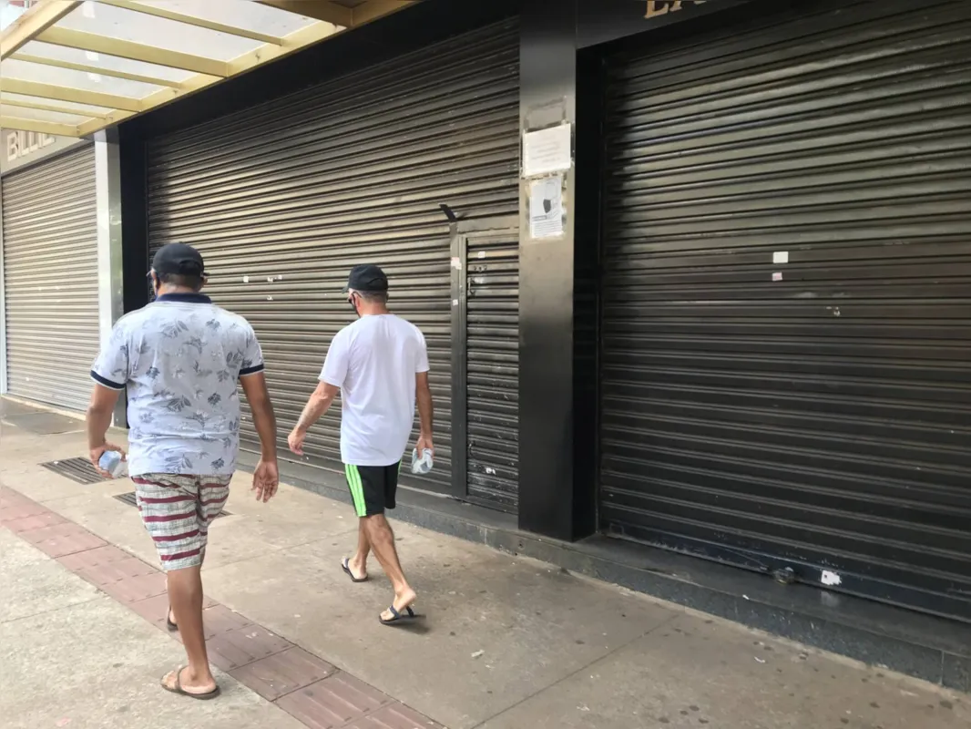 Imagem ilustrativa da imagem Consumidores são surpreendidos com comércio de rua fechado em Londrina