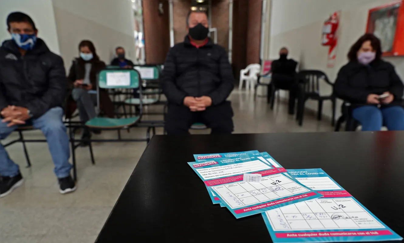 A Argentina já aplicou uma dose da vacina em 19,6% da população, e duas doses em apenas 5,4%
