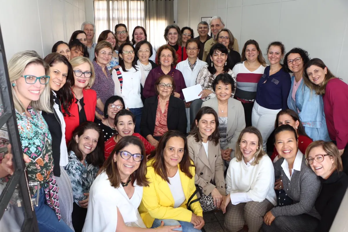 Professores do departamento de enfermagem em 2019, durante inauguração de uma sala de reuniões