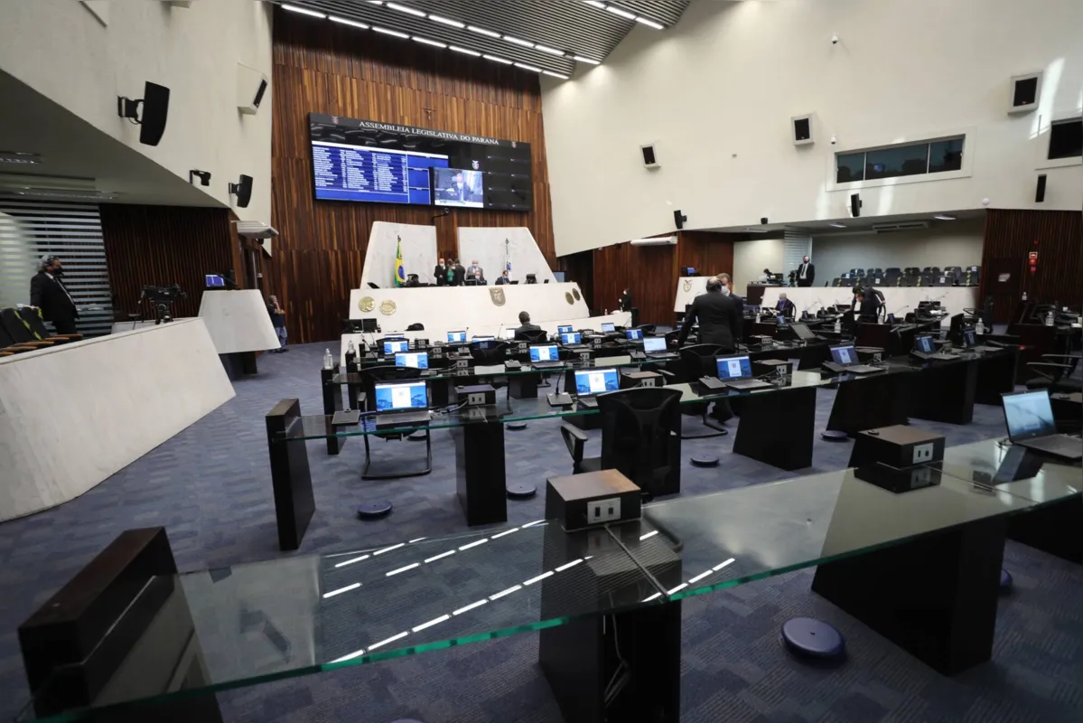 Imagem ilustrativa da imagem Deputados aprovam contratações temporárias do TJ-PR