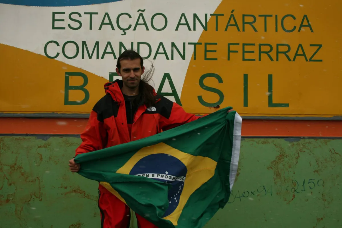 Rubens Duarte foca o seu trabalho com bactérias e com o ecossistema de microrganismos extremófilos na Antártica