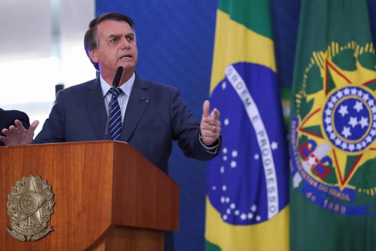 Imagem ilustrativa da imagem Em novo ataque, Bolsonaro sugere que China faz guerra química com Covid
