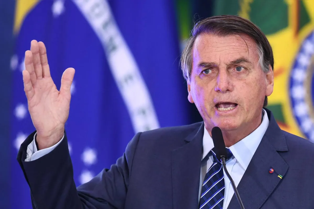Imagem ilustrativa da imagem 'Engraçado; maconha pode, cloroquina não pode', diz Bolsonaro sobre projeto na Câmara