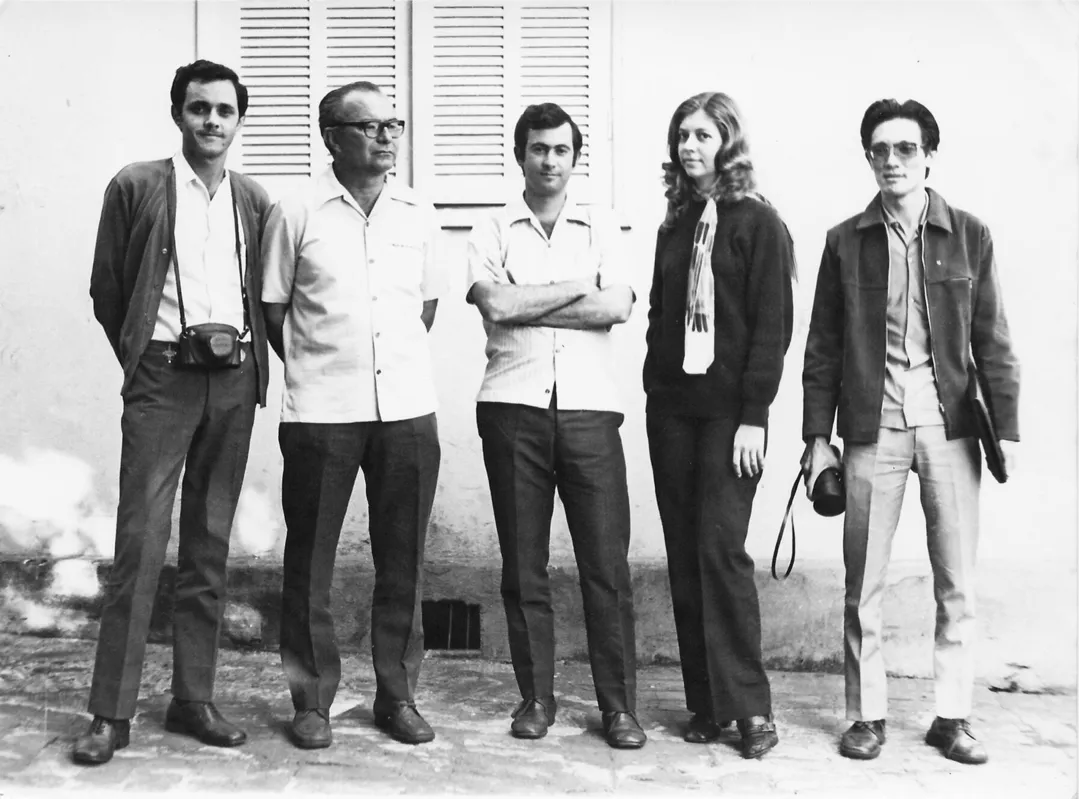 Foto1: Primeira diretoria do Foto Clube de Londrina: Antônio Ferreira dos Santos (presidente); Manoel Lopes Damazio (vice-presidente); Angelo Portelo Neto (tesoureiro); Vivian Kern (secretária) e Paulo Sakamoto (diretor sem pasta).