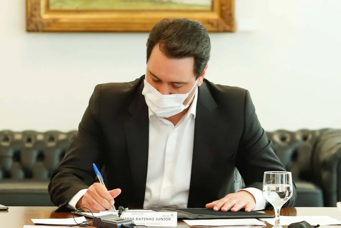 Imagem ilustrativa da imagem Governo antecipa toque de recolher e restringe funcionamento do comércio aos domingos