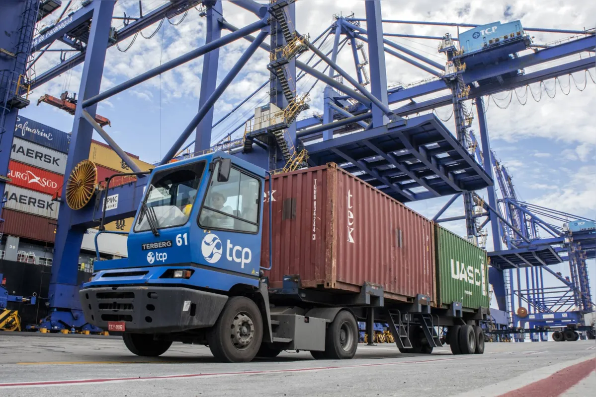 Imagem ilustrativa da imagem Importações impulsionam alta na movimentação portuária do Paraná