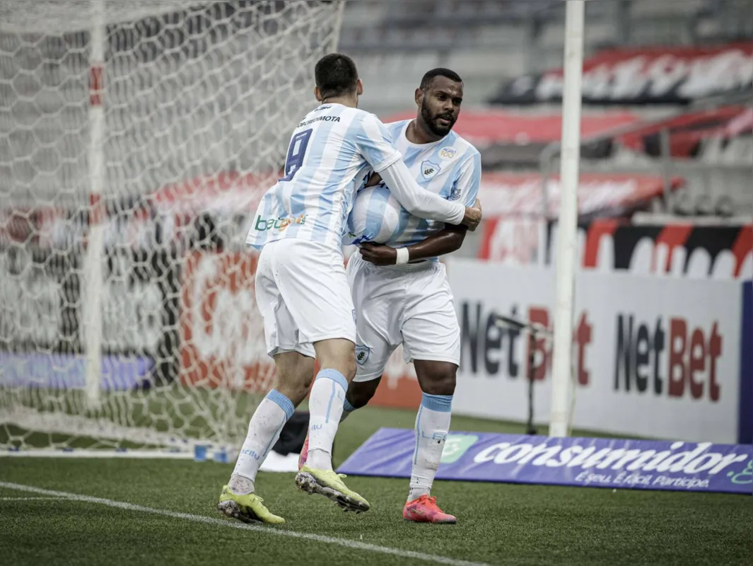 Imagem ilustrativa da imagem LEC vence o Athletico, quebra tabu e se garante nas quartas