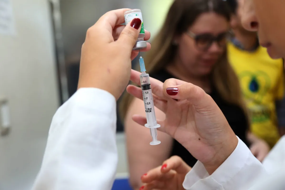 Imagem ilustrativa da imagem Liberada vacinação contra influenza para idosos e professores em Londrina