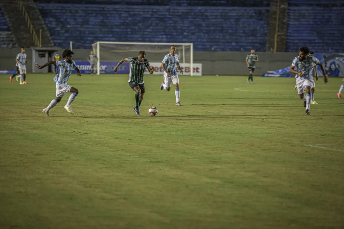 Imagem ilustrativa da imagem Londrina vence o Coritiba e se aproxima da classificação no Paranaense