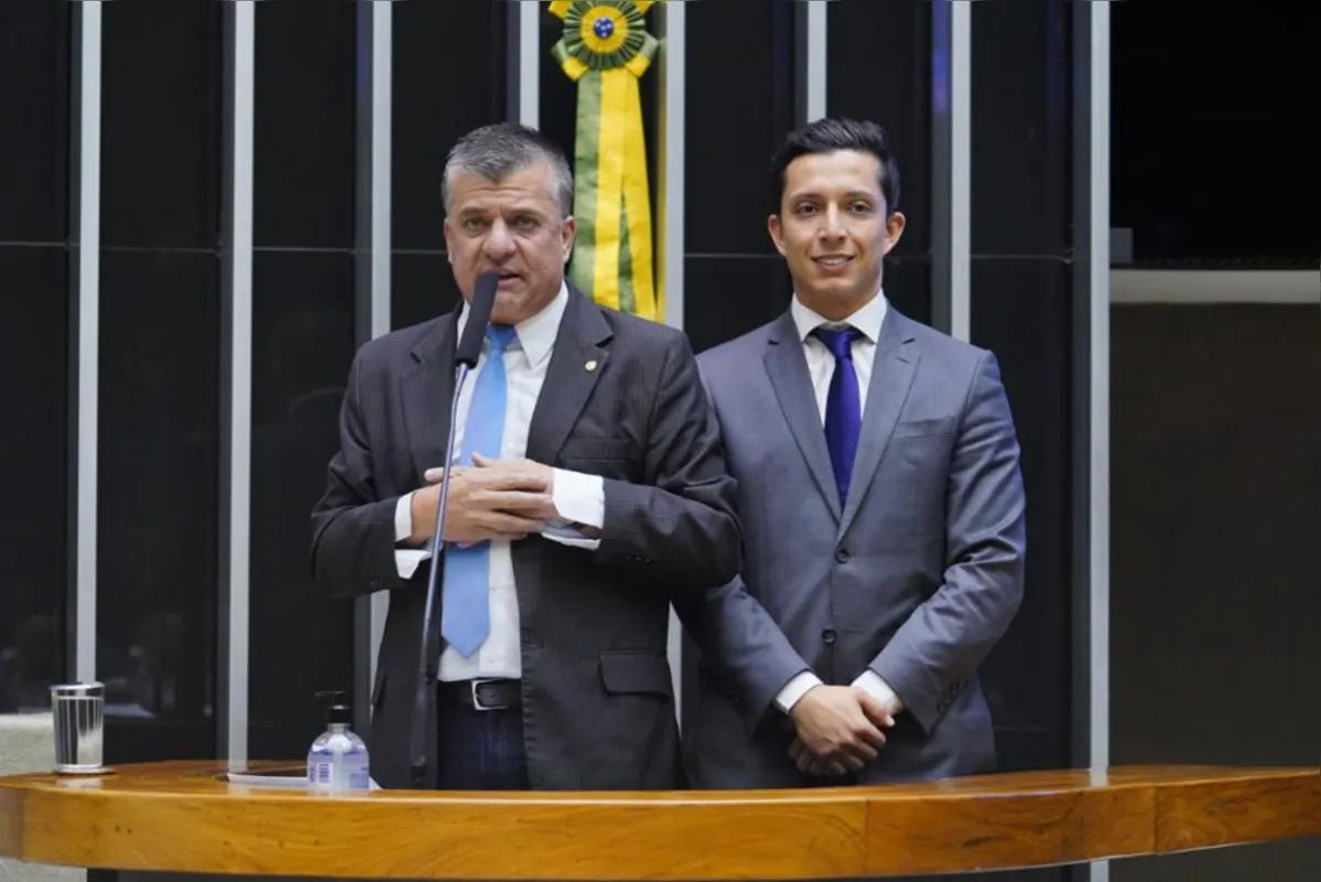 Imagem ilustrativa da imagem MP denuncia família Boca Aberta por prática de rachadinha no gabinete de Boca Aberta Jr.