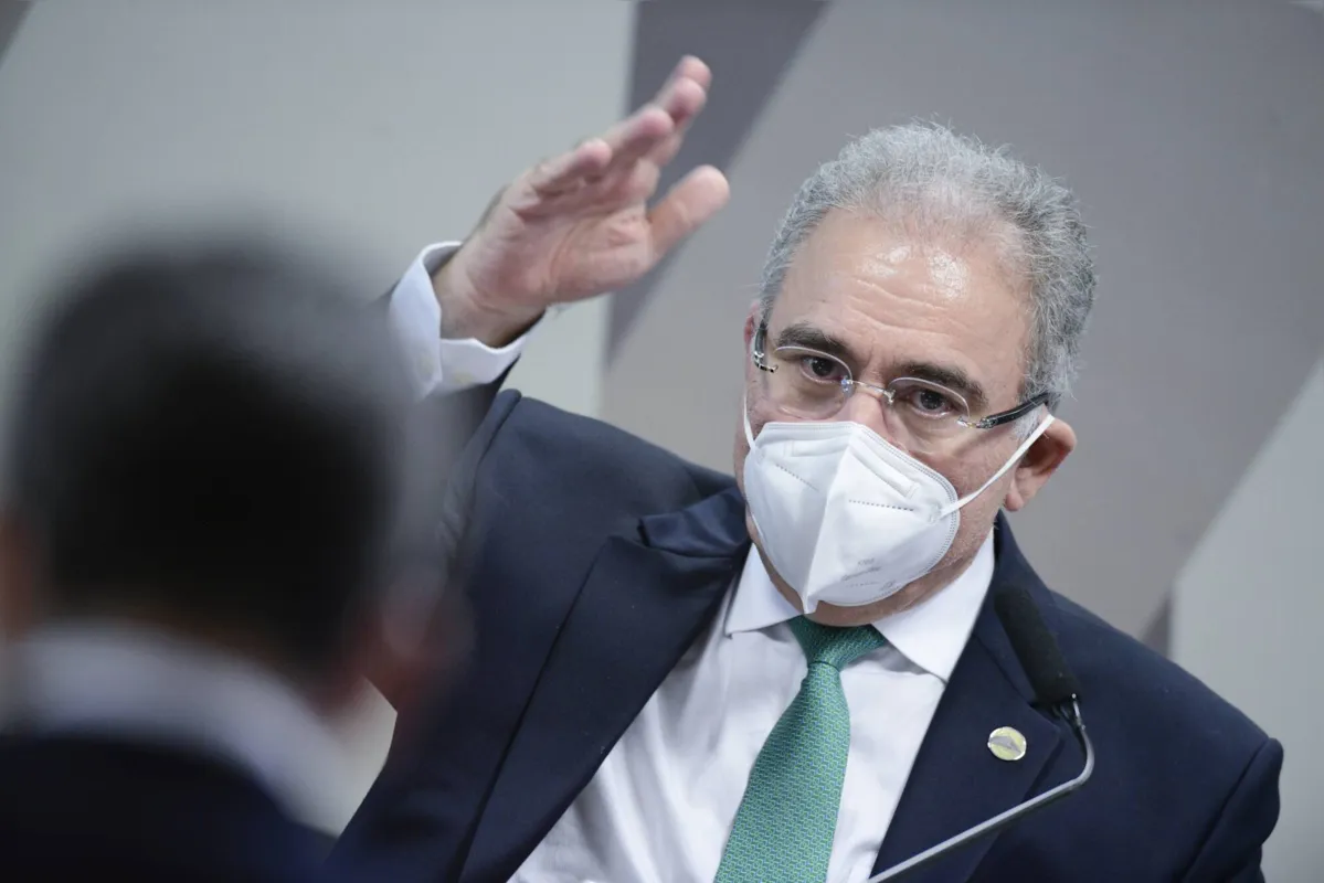 Imagem ilustrativa da imagem Ministro dribla perguntas sobre atuação de Bolsonaro na pandemia e irrita comando da CPI