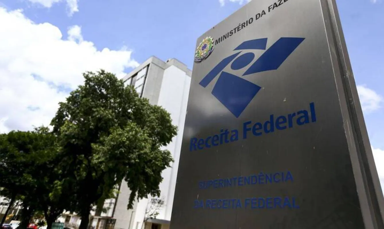 No Paraná, das 2,12 milhões  de declarações previstas, 1.164.064 entregaram o documento com o informe de rendimentos (54,9%).