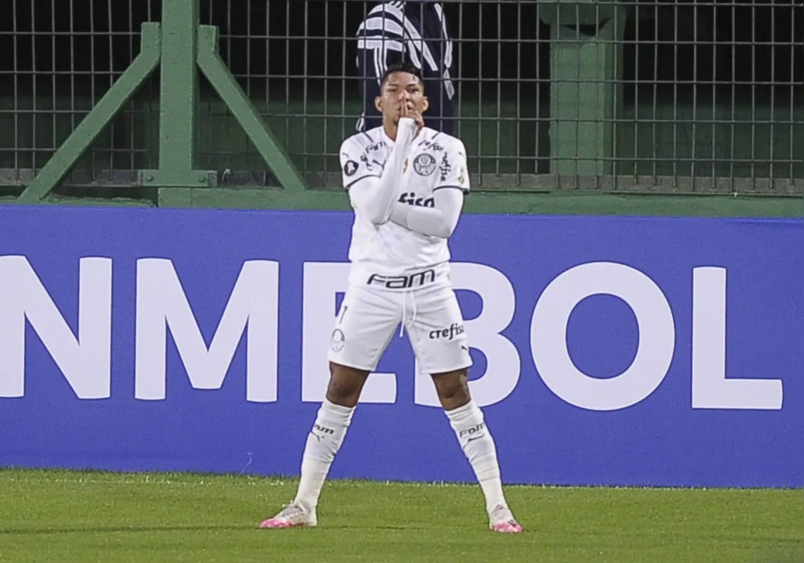 Rony marcou os dois gols do Palmeiras na vitória da última rodada sobre o Defensa y Justicia