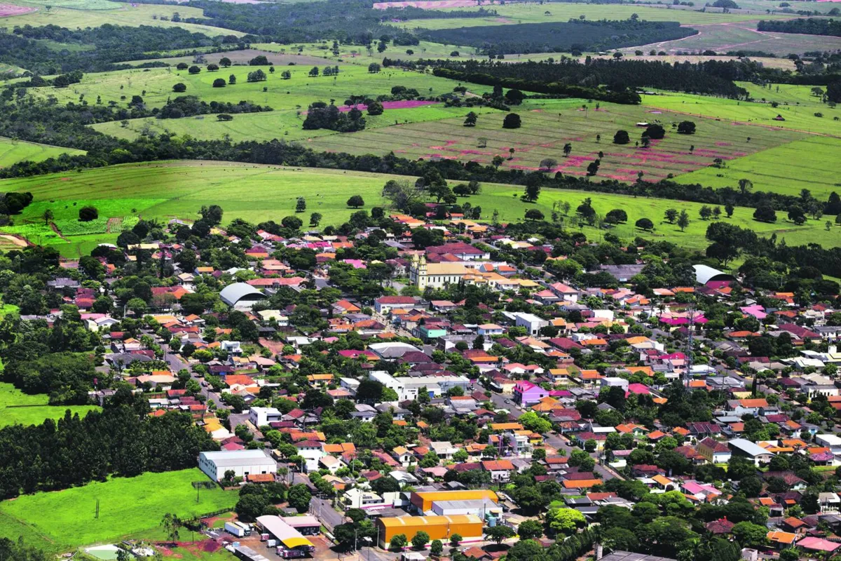 Imagem ilustrativa da imagem Prefeito de Guaraci sanciona lei que aumenta o próprio salário, do vice e secretários