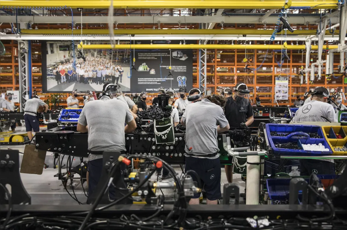 Imagem ilustrativa da imagem Produção industrial cai 2,4% em março e zera ganhos na pandemia, aponta IBGE