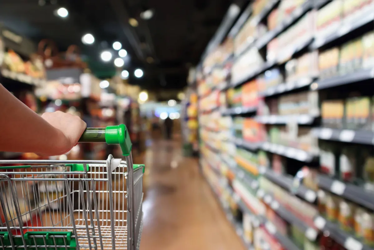Imagem ilustrativa da imagem Rede de supermercados admite surto de Covid-19 entre seus funcionários