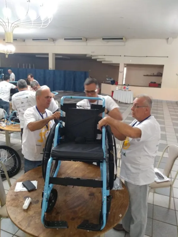Imagem ilustrativa da imagem Rotary distribui 400 cadeiras de rodas no Norte do Paraná