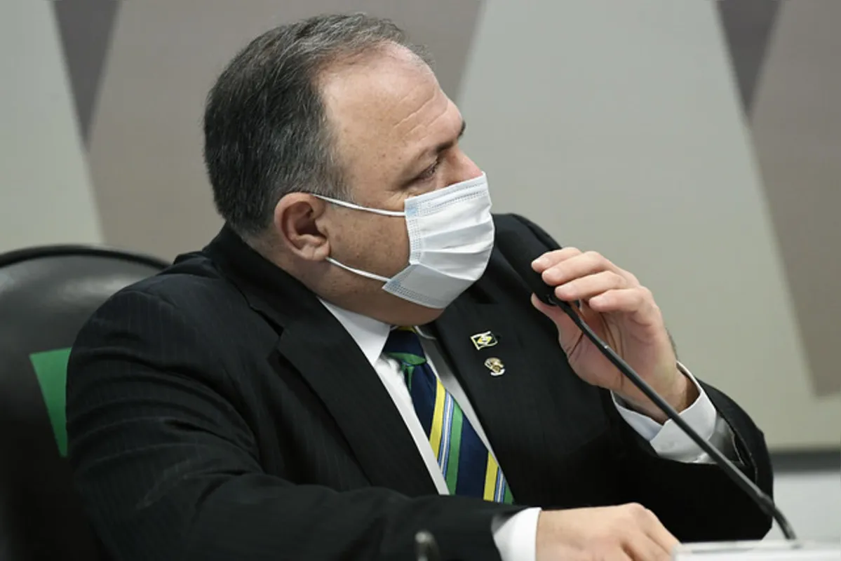 Imagem ilustrativa da imagem 'Seria perguntar se a chuva molha', diz Pazuello ao responder sobre sua condição para assumir Ministério da Saúde