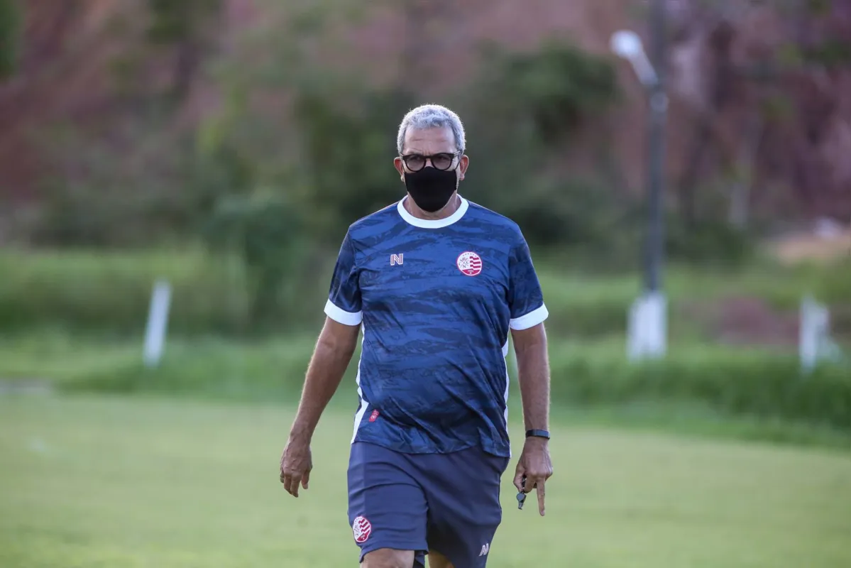 Aos 63 anos e campeão pernambucano pelo Náutico, Hélio dos Anjos é o técnico mais velho da Série B 