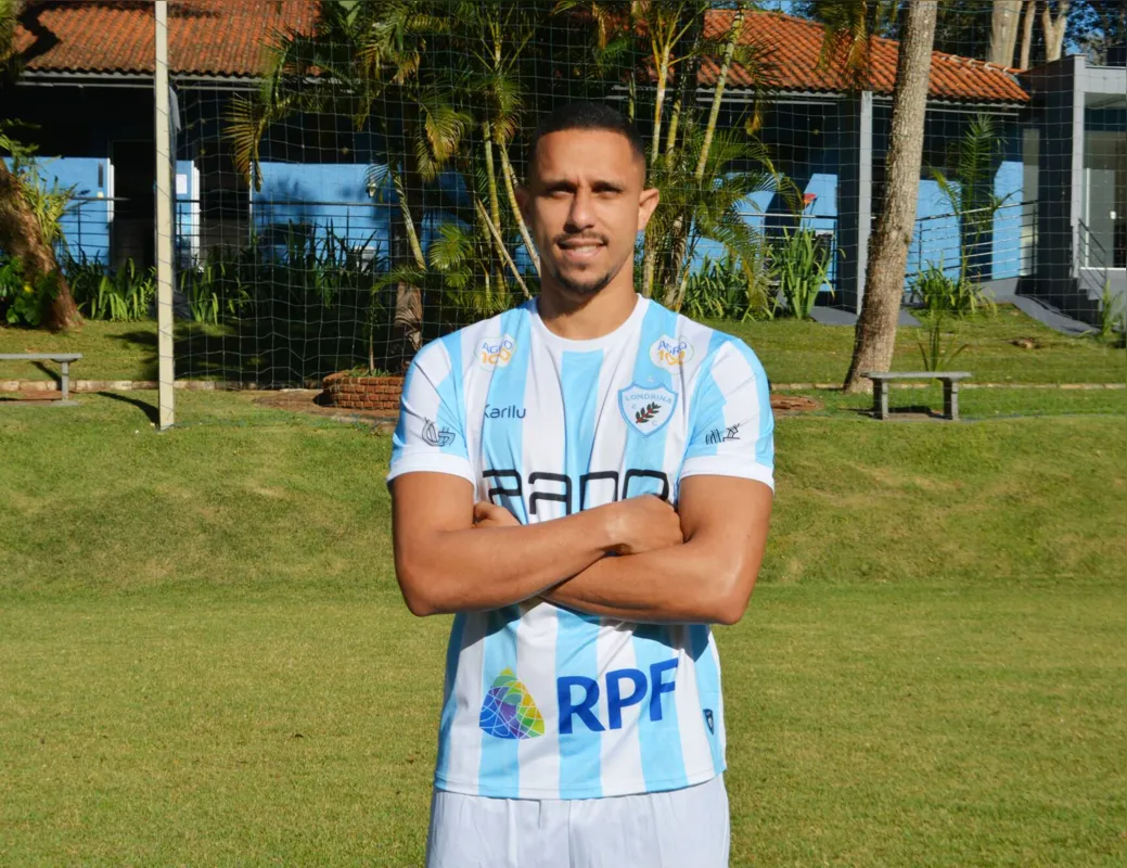 Imagem ilustrativa da imagem Tubarão apresenta lateral e soma dez reforços para a Série B