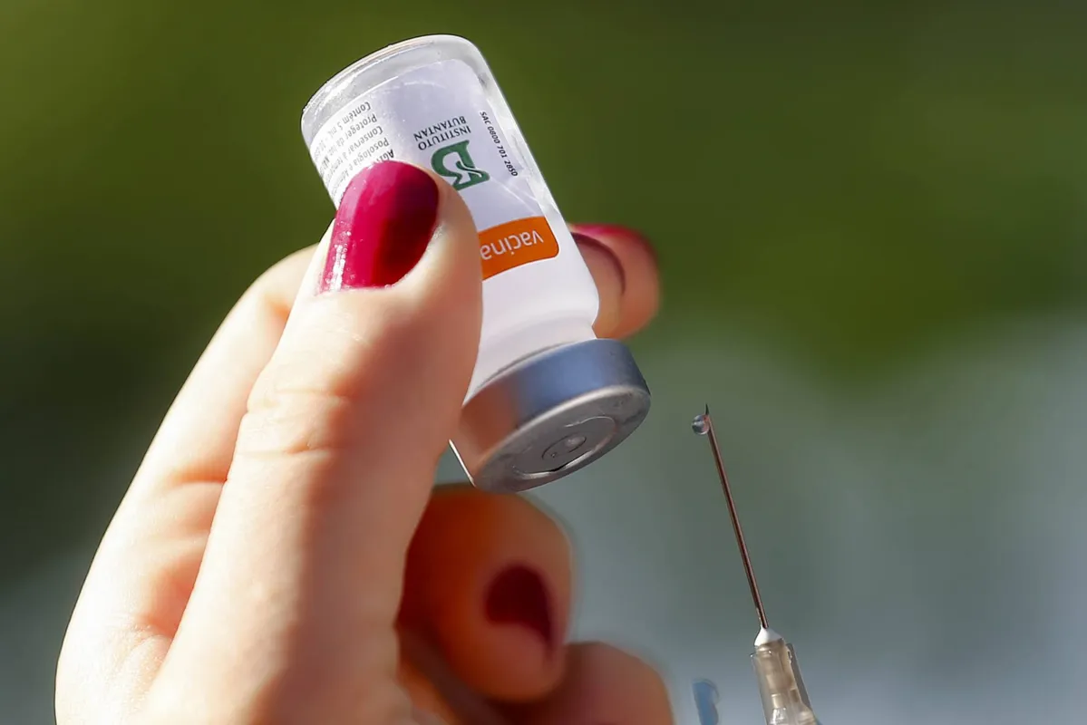 Imagem ilustrativa da imagem Um milhão de paranaenses receberam duas doses da vacina contra Covid