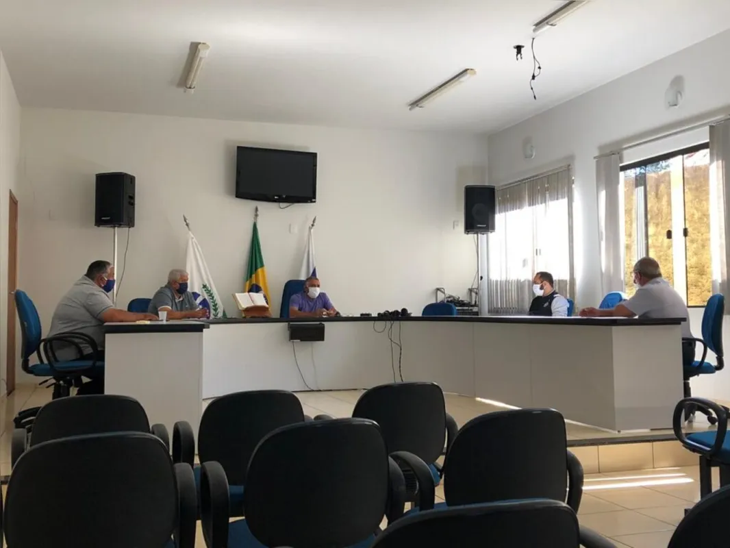 Imagem ilustrativa da imagem Vereadores aprovam projeto que aumenta salários de prefeito e vice na região de Londrina