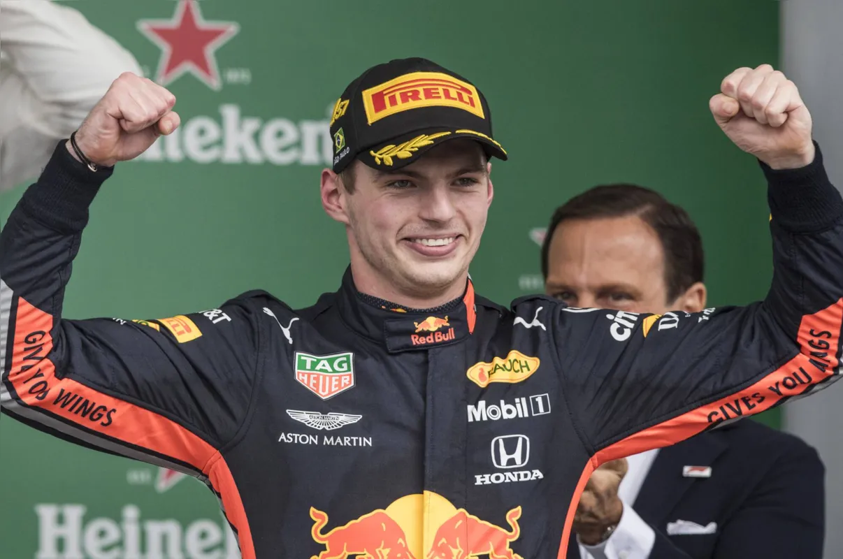 Imagem ilustrativa da imagem Verstappen vence GP de Mônaco e vira líder em dia de caos para Mercedes