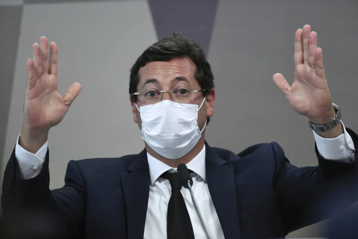Imagem ilustrativa da imagem Wajngarten ouve ameaça de prisão na CPI da Covid e admite paralisia do governo em oferta de vacina