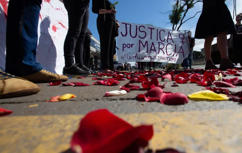 O grupo Néias e a Frente Feminista de Londrina recordaram a perda prematura e violenta da mulher