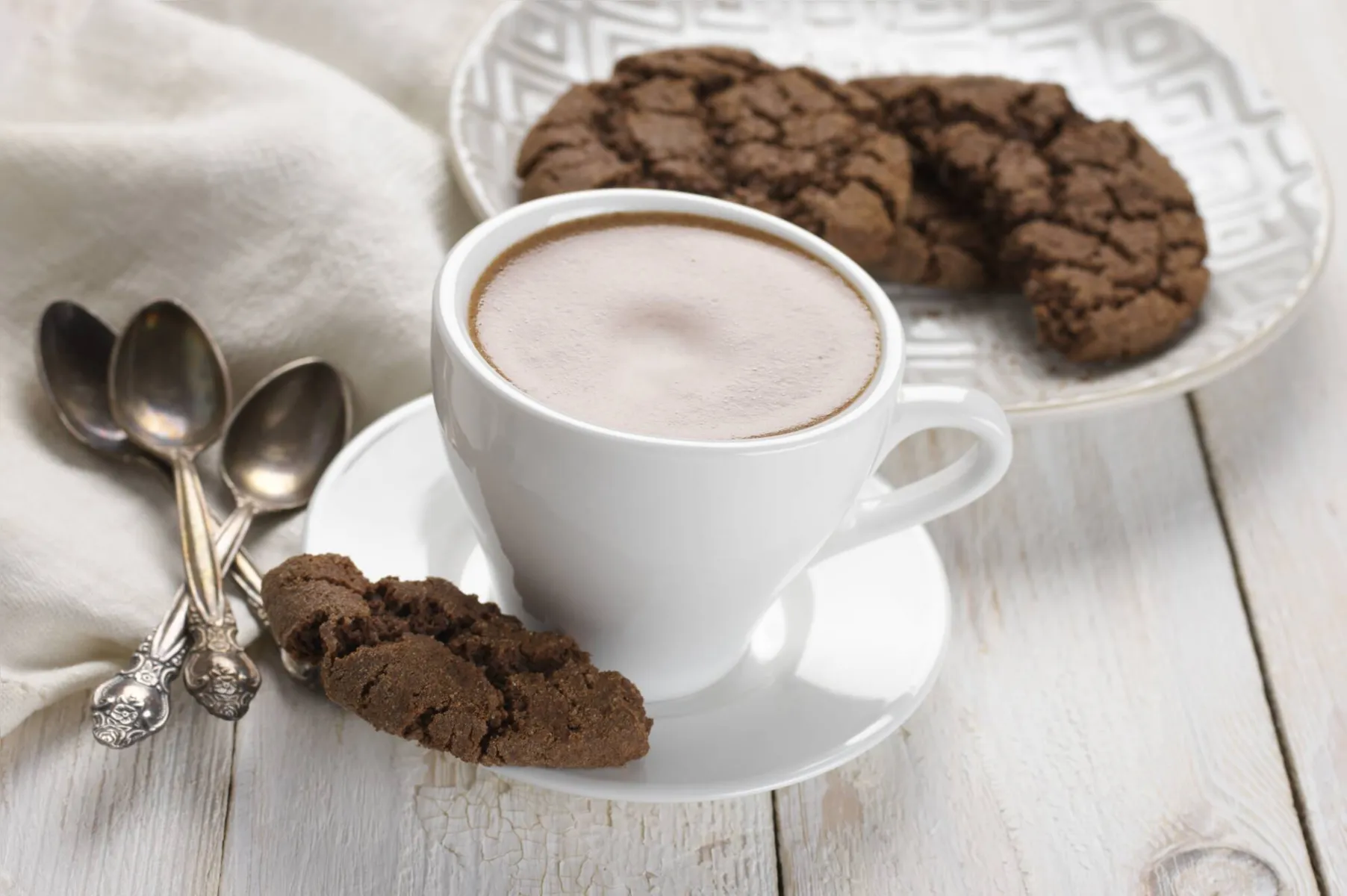 Café misturado ao leite, raspas de chocolate e outros ingredientes dão mais sabor ao dia a dia