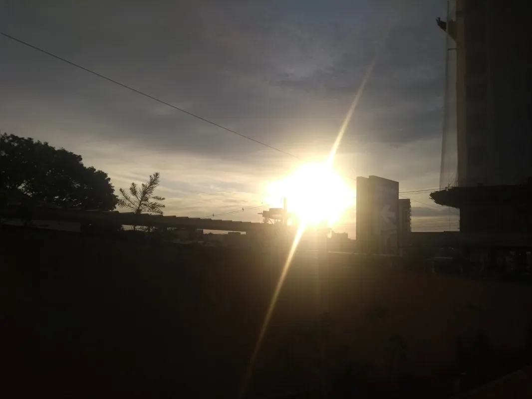 Imagem ilustrativa da imagem #A CIDADE FALA - Luz