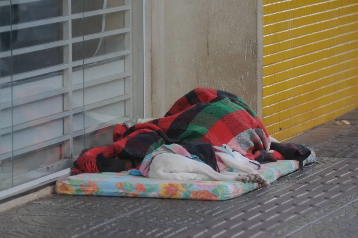 Entidades atendem, além da população de rua, famílias que não têm onde passar a noite