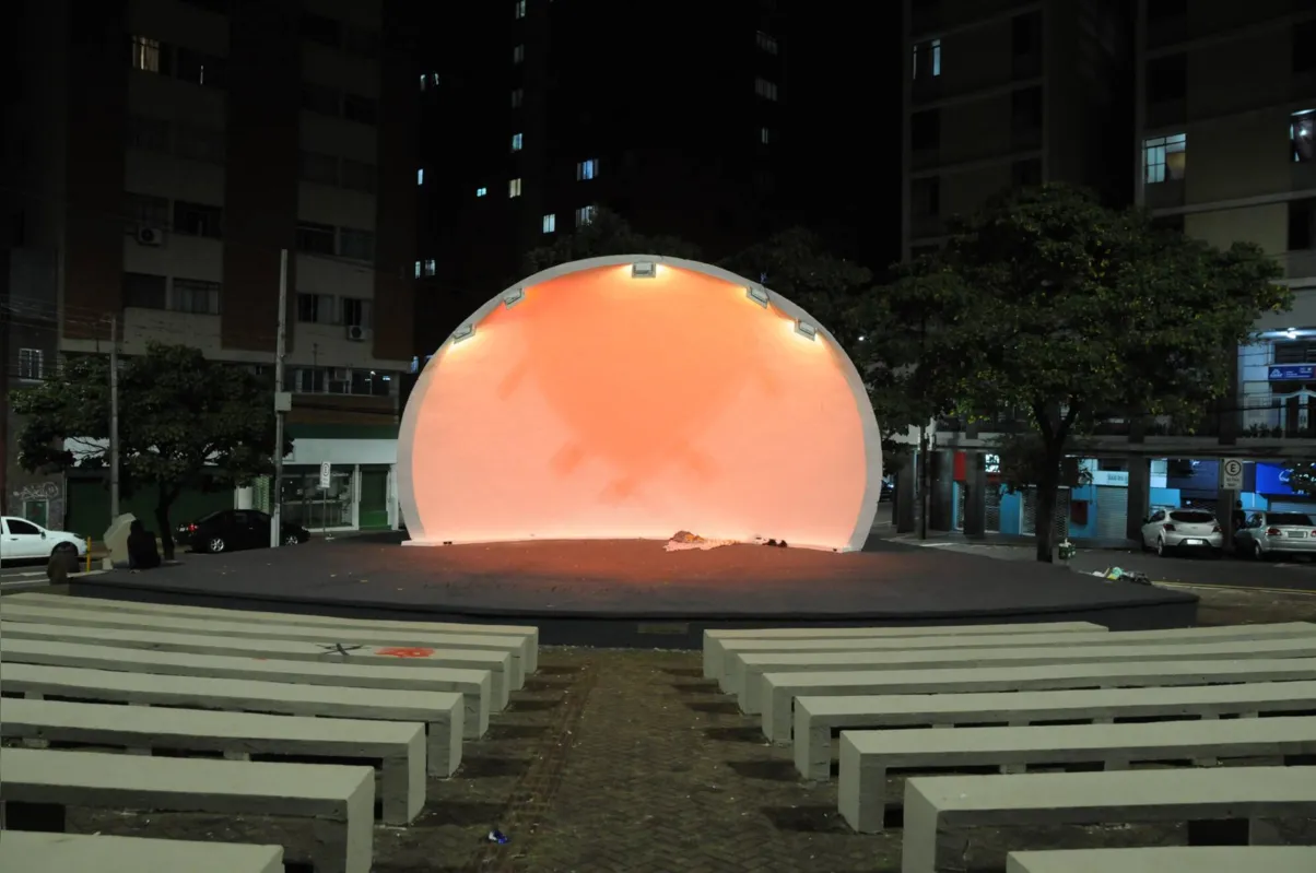 Livre das pichações: comunidade juntou dinheiro para limpar a Concha Acústica, local de manifestações, culturais, sociais e políticas de Londrina 