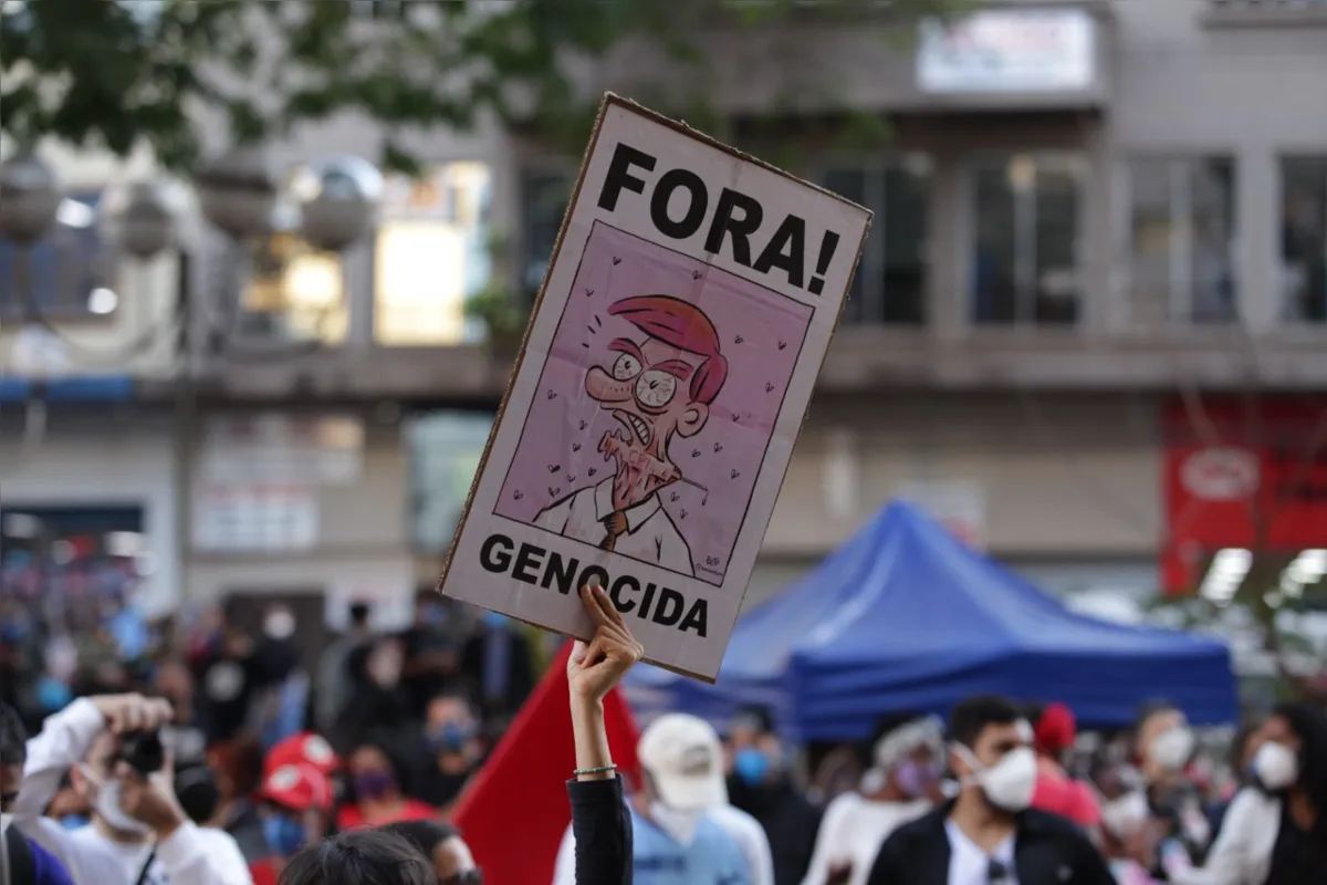 Imagem ilustrativa da imagem Ato contra Bolsonaro leva manifestantes às ruas de Londrina e principais cidades do país