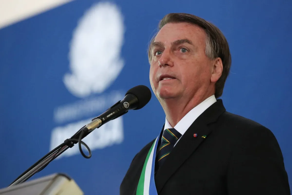 Imagem ilustrativa da imagem Bolsonaro diz que Queiroga prepara parecer para desobrigar uso da máscara para vacinados