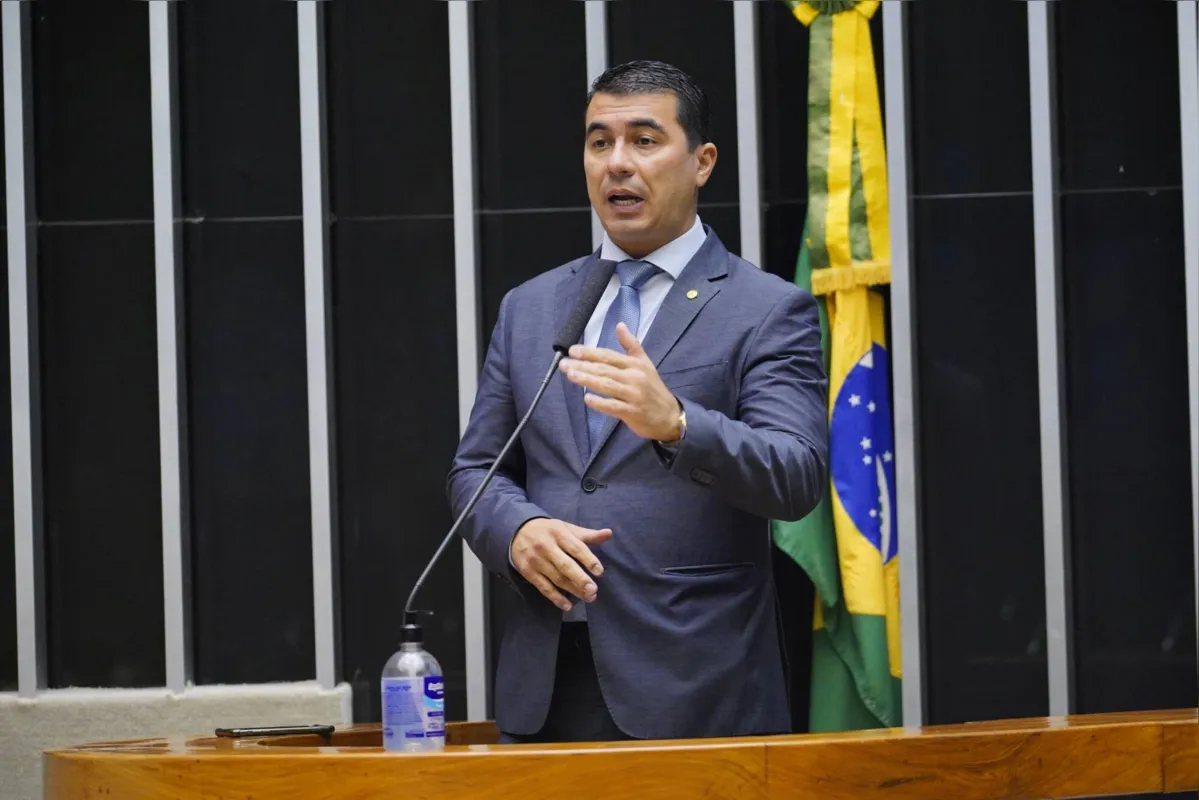 Imagem ilustrativa da imagem Bolsonaro foi alertado e recebeu documentos sobre suspeitas na compra da Covaxin, diz deputado
