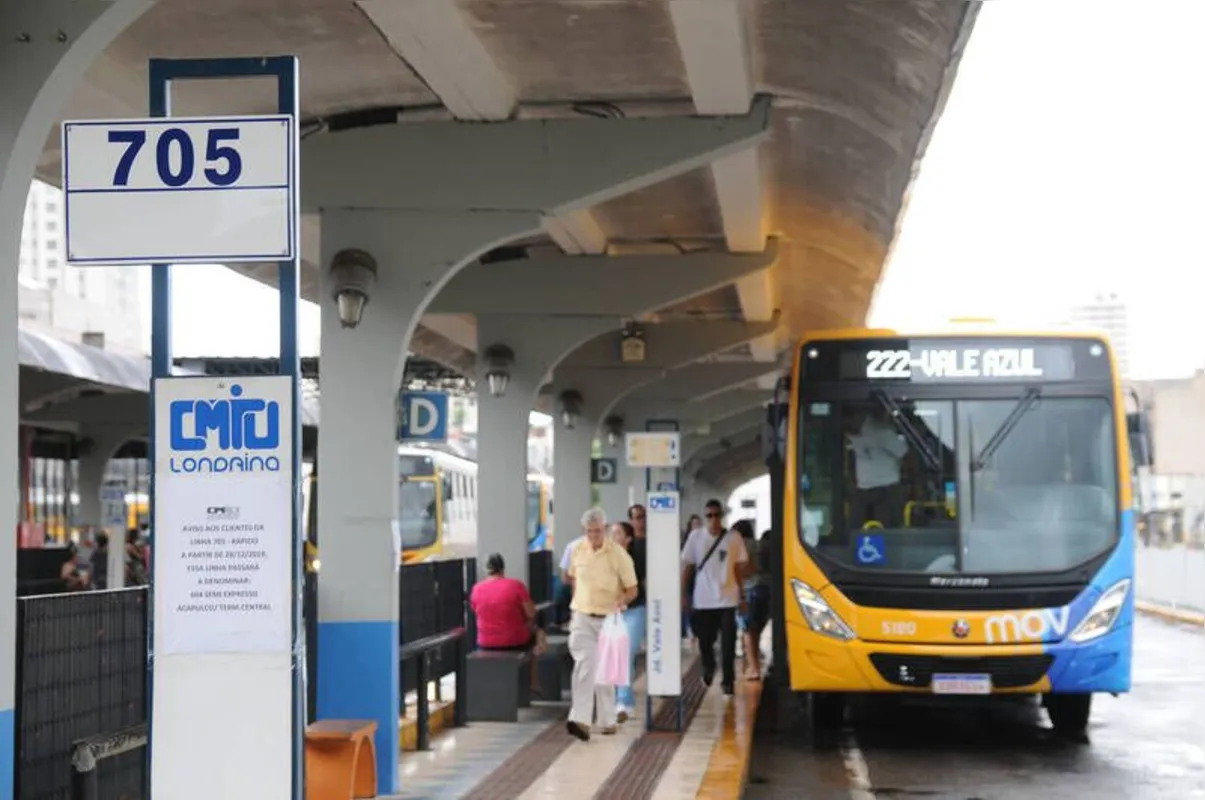 Imagem ilustrativa da imagem Com placar elástico, motoristas aprovam paralisação no transporte coletivo de Londrina