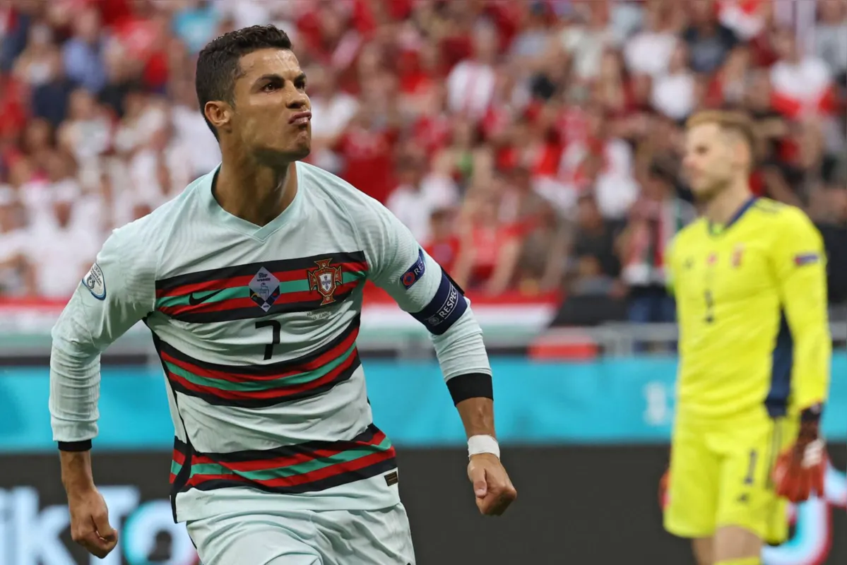 Imagem ilustrativa da imagem Com show e recorde de Cristiano Ronaldo, Portugal vence a Hungria pela Eurocopa