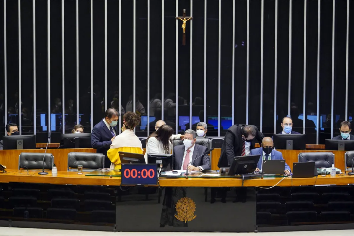 Parlamentares entenderam que a publicação em jornais proporciona mais transparência aos contratos celebrados pelo poder público