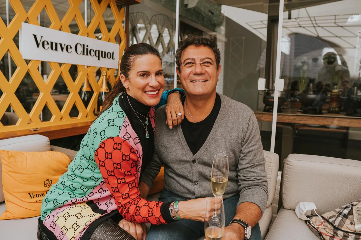 O brinde de Manu e Georges Touma