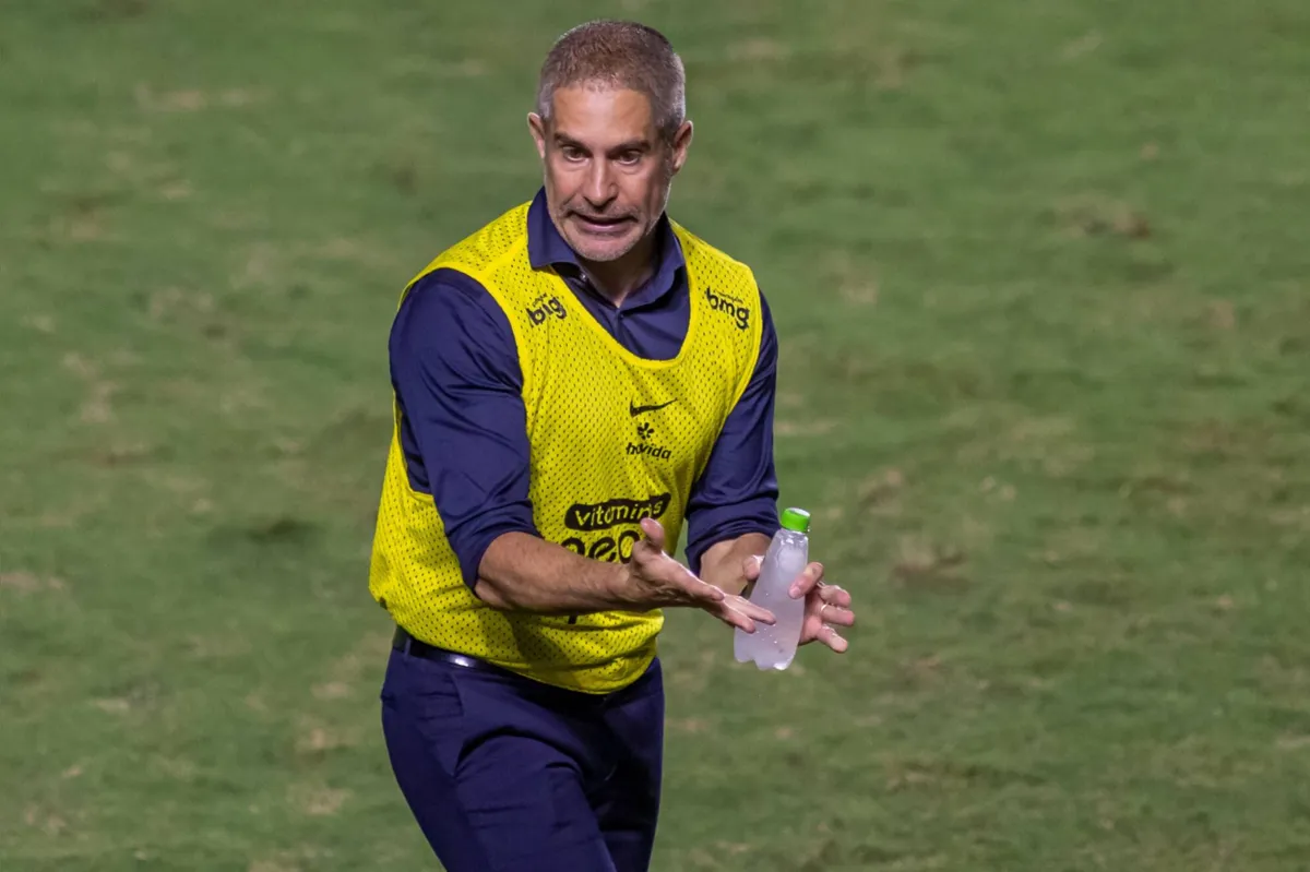 Sylvinho busca sua primeira vitória em clássico no comando do Corinthians