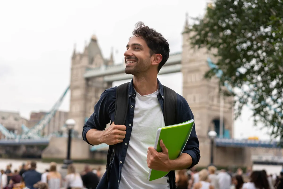 Algumas universidades reduzem o valor dos cursos de mestrado para estrangeiros no Reino Unido, equiparando os valores àqueles cobrados de alunos locais