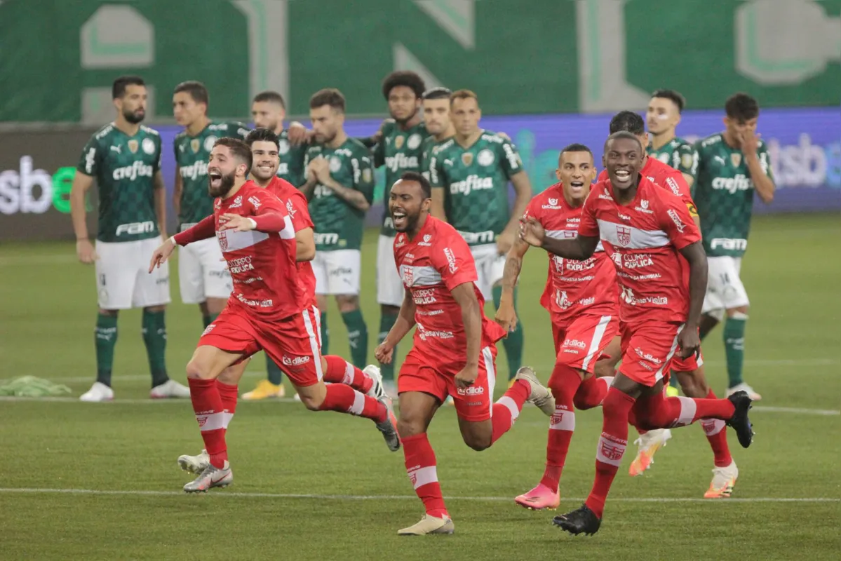 Imagem ilustrativa da imagem Eliminação precoce aumenta necessidade do Palmeiras de vender garotos