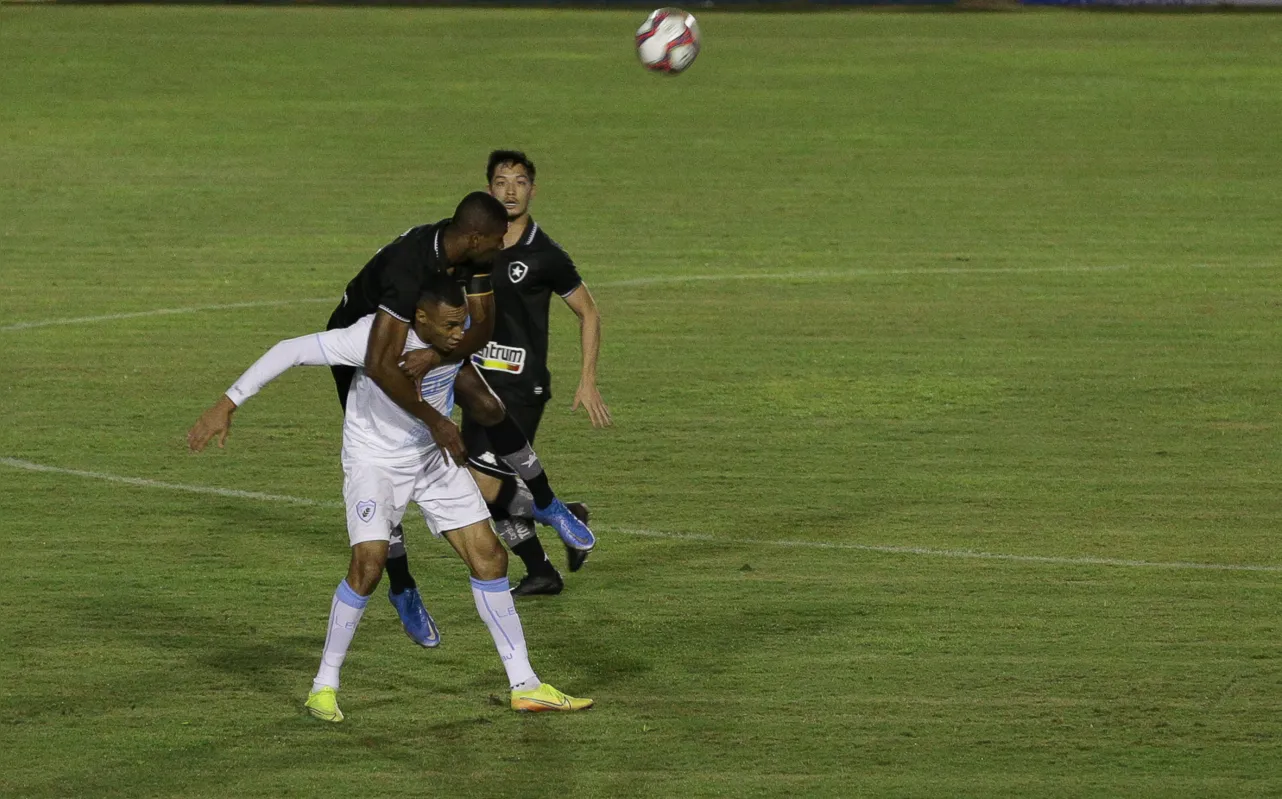 Imagem ilustrativa da imagem Em jogo de quatro gols, Londrina e Botafogo empatam no Café