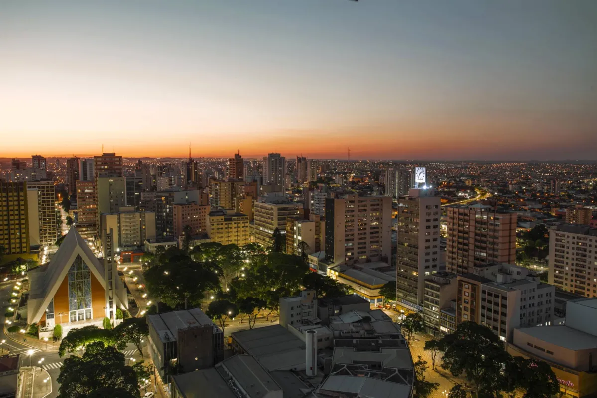 Um levantamento realizado pelo Plano de Retomada da Economia apontou que 81% das empresas da cidade foram afetadas pela pandemia em 2020, e 72,6% tiveram queda no faturamento