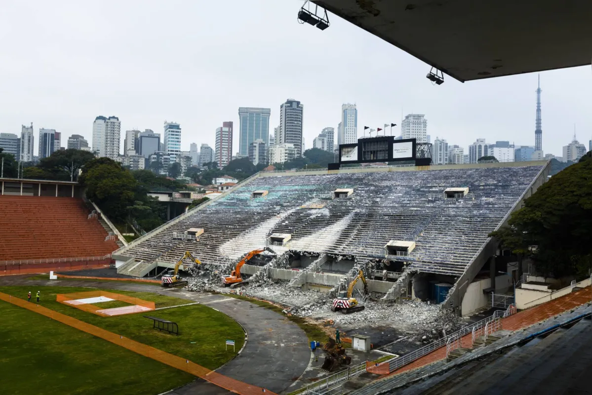 Imagem ilustrativa da imagem Estádio do Pacaembu perde o tobogã, que começou a ser demolido