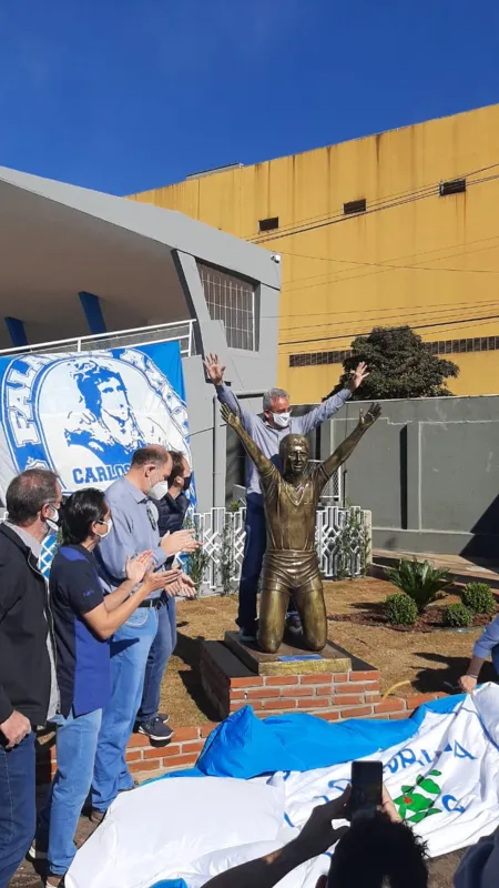 A estátua que homenageia  Carlos Alberto Garcia foi inaugurada no estádio VGD (Vitorino Gonçalves Dias)