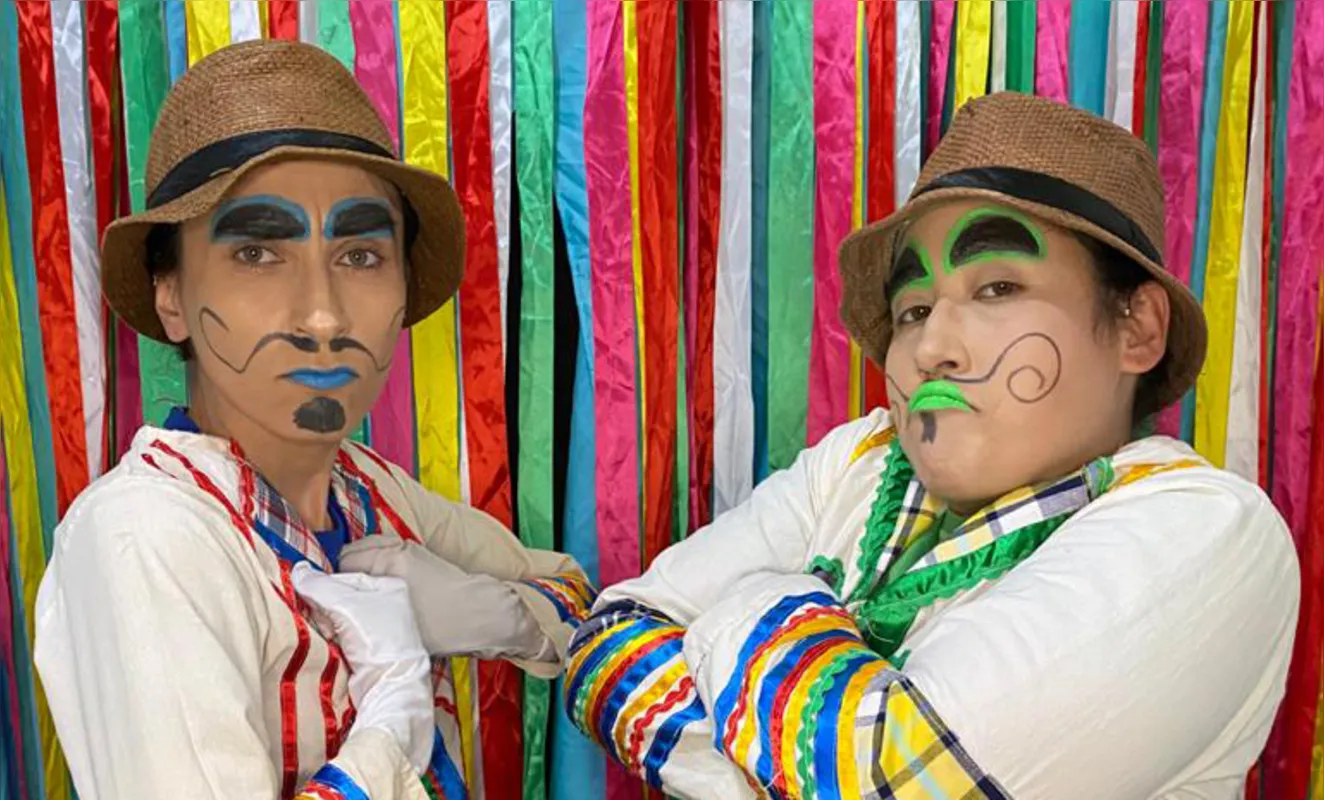 A dupla Chico e Chulé anima o arraial da Elite Rede de Ensino