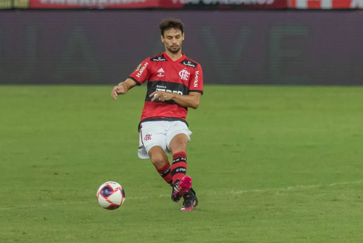Após ser poupado na última partida, Rodrigo Caio volta ao Flamengo no jogo em Cuiabá